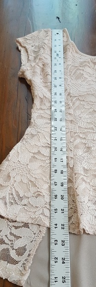 Boutique cream lace dressy top - Picture 2 of 7